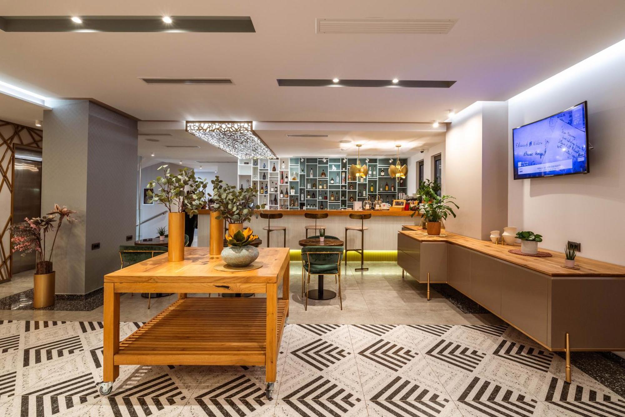 Glow Boutique Hotel & Suites Sarandë Eksteriør bilde