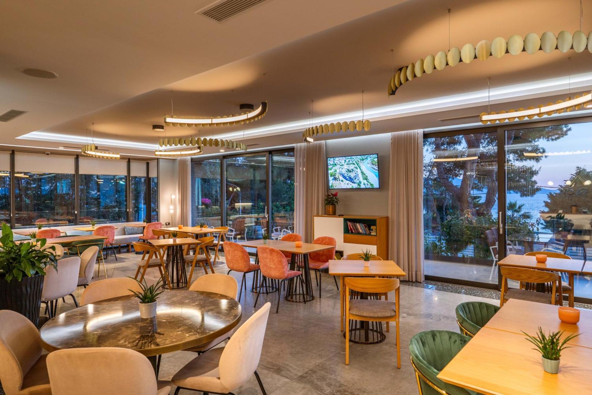 Glow Boutique Hotel & Suites Sarandë Eksteriør bilde